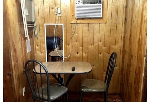 Deluxe Cabin - The Bear Den